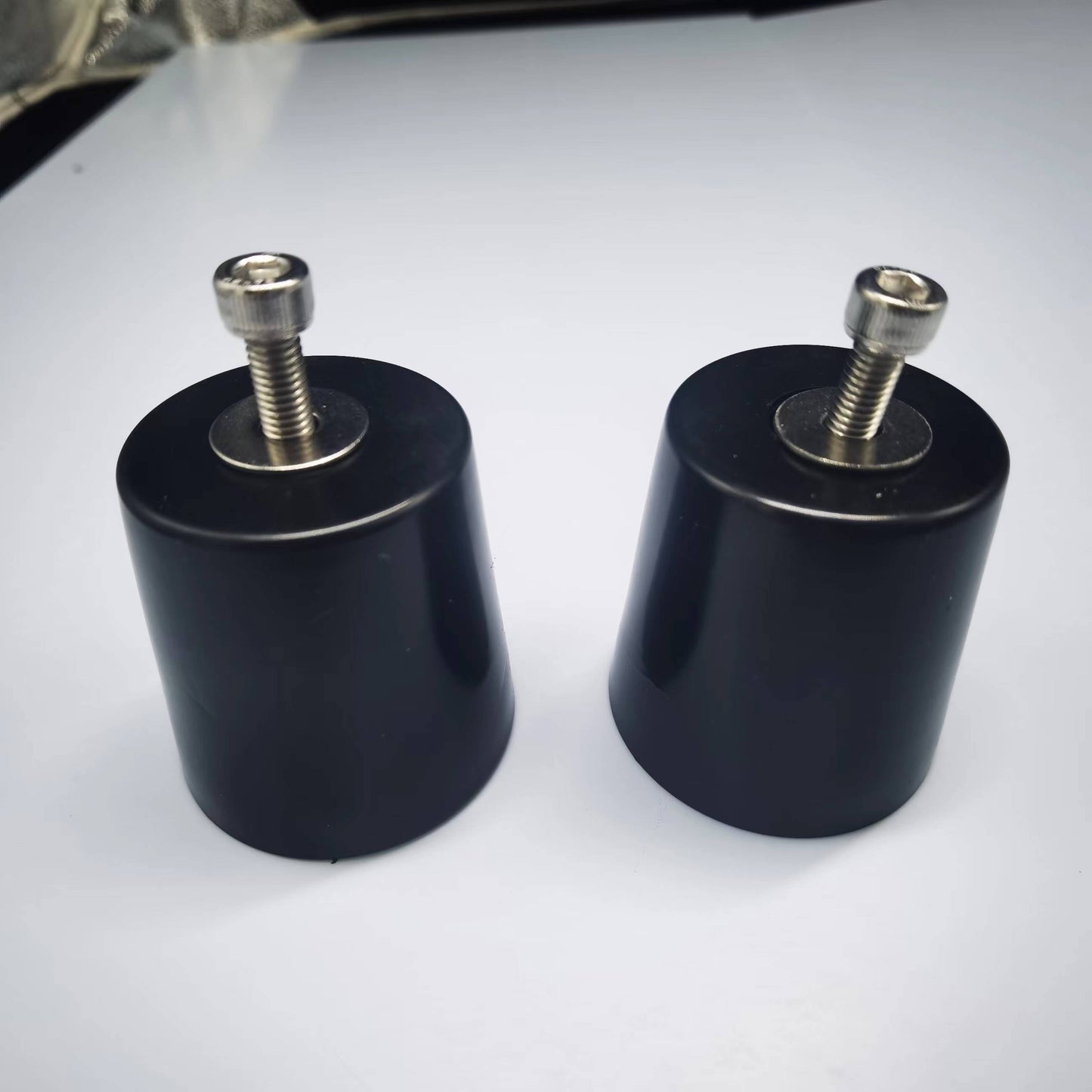 FR12-06 FLOW RED RUBBER FEET (2)