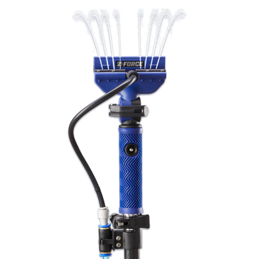 REACH-iT Water Fed Blade; pole-mounted scraper and rinse bar for high-flow rinsing and fast debris removal on glass