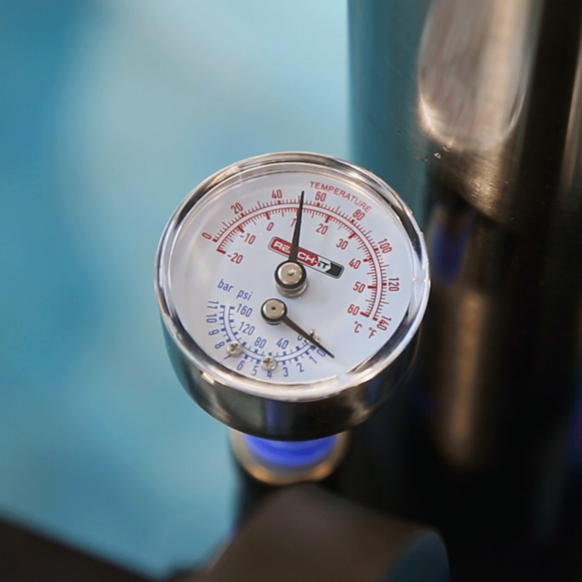 REACH-iT FLOW Pressure & Temperature Gauge; real-time monitoring for RO systems to optimize pure water window cleaning flow